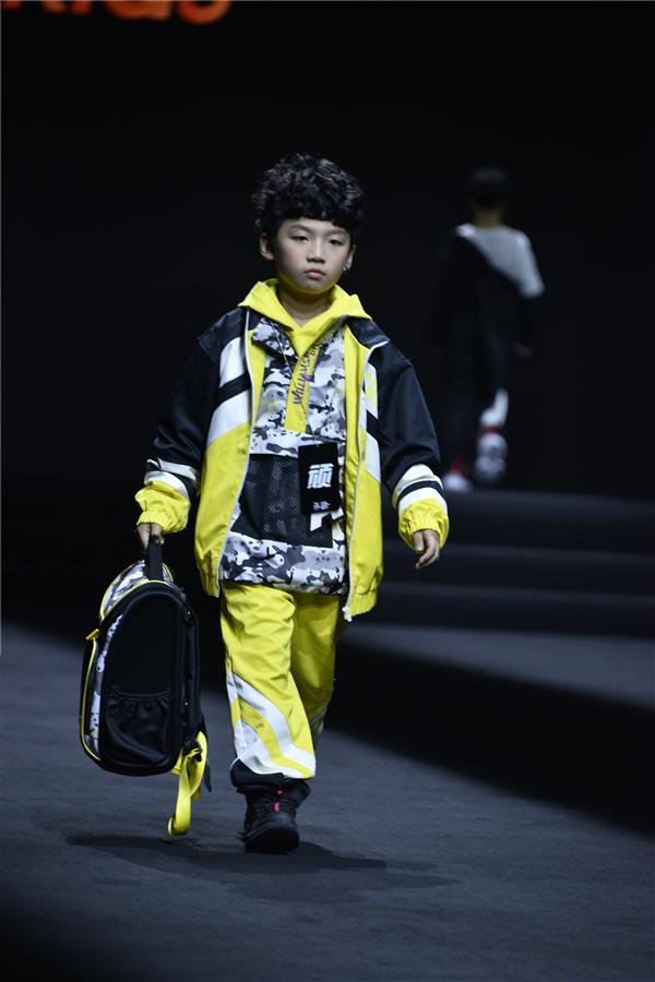 从第一代到第五代安踏持续发力智能MINI流水线